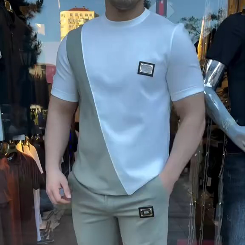 camiseta de cuello redondo y pantalón para hombre.